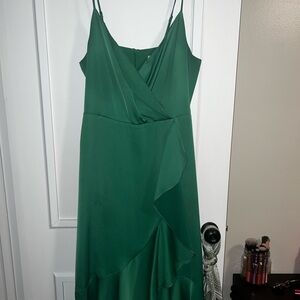 Green dress- perfect for a wedding guest!